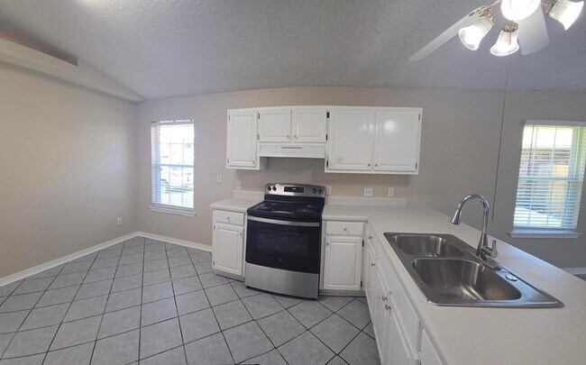 Building Photo - 418 Pristine Water Ln