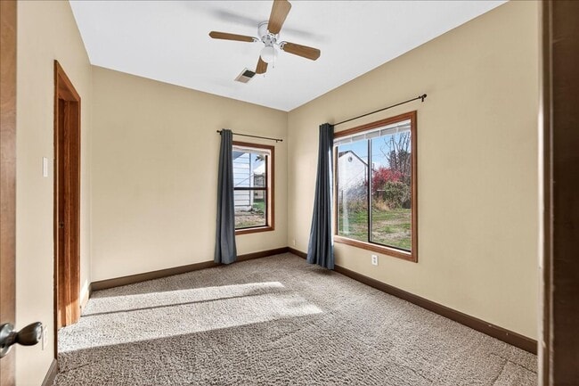 Building Photo - Spacious 4-Bedroom Home Minutes from Downt...