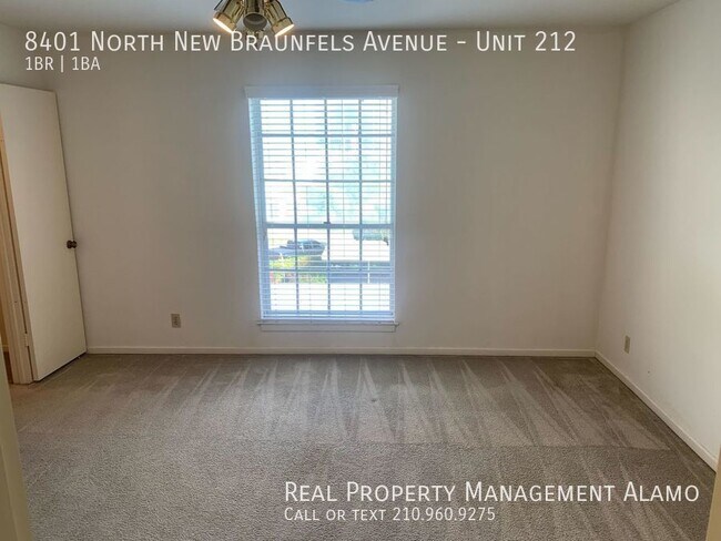 Building Photo - 8401 N New Braunfels Ave