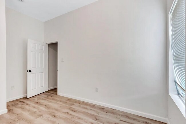 Building Photo - Renovated and full of character, this 3-bedroom, 1-bath apartment, We accept section 8