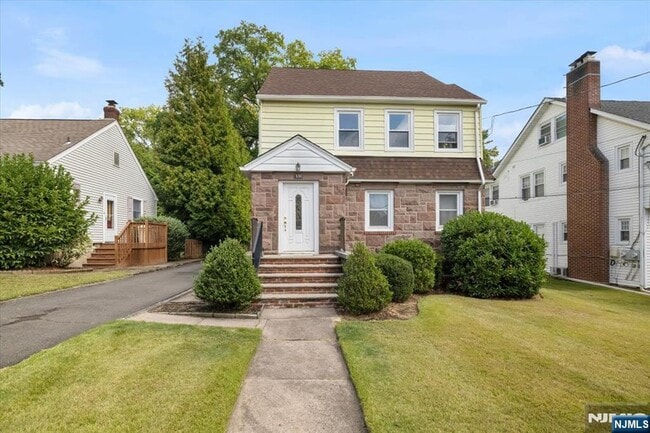 Primary Photo - 331 Gilbert St