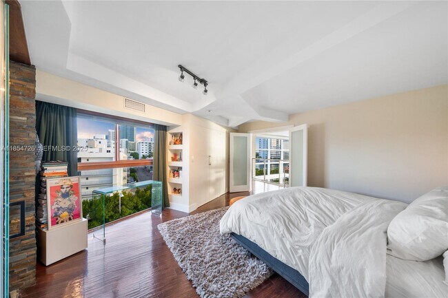 Building Photo - 1701 Sunset Harbour Dr