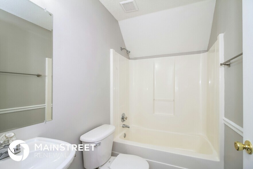 Building Photo - 203 Lois Ln