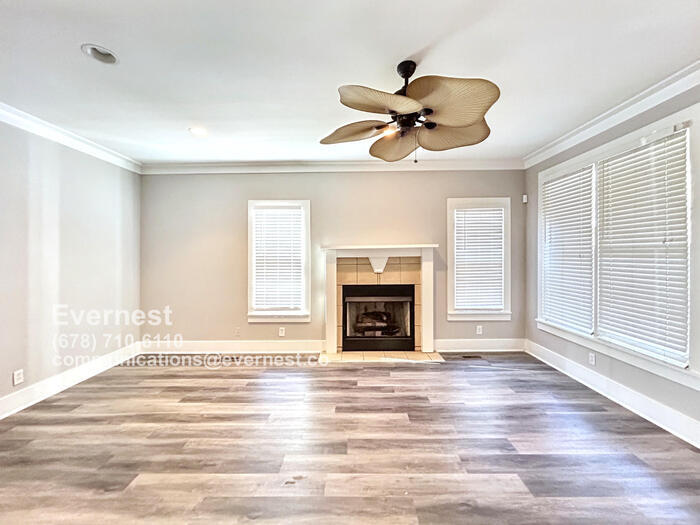 Building Photo - 3559 Victoria St