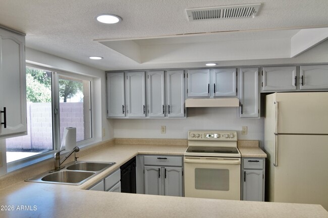 Building Photo - 16801 N 45th Pl