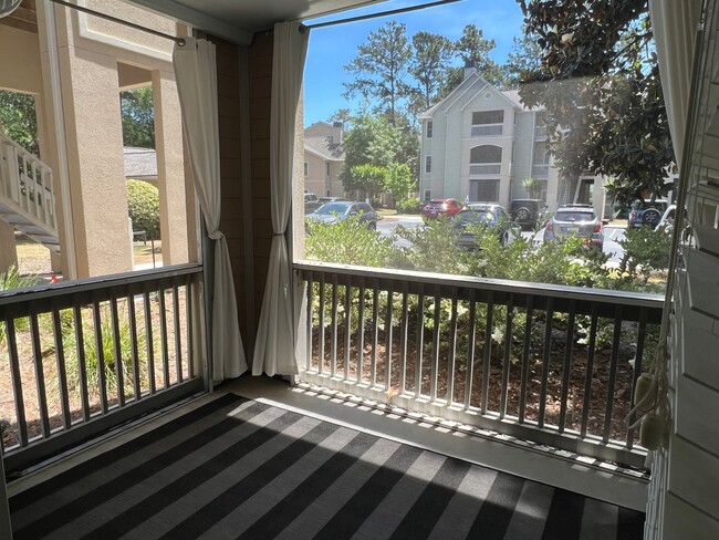 Building Photo - Unfurnished First Floor Condo w/ Garage!