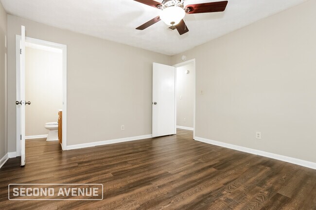 Building Photo - 2053 Chestnut Log Dr