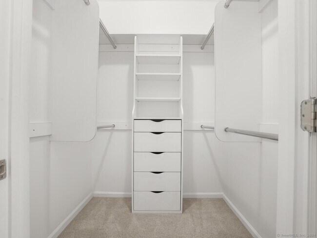 Building Photo - 35 W Broad St