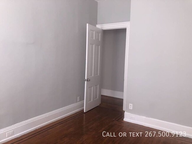 Building Photo - Great Location. Cozy 2 bedrooms.  Walk to ...