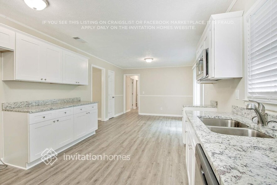 Building Photo - 7110 Carolyn Cir