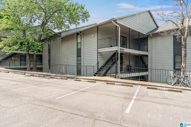 Building Photo - 1909 16th Ave S