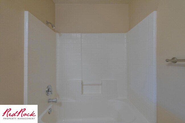 Building Photo - Pet Friendly 2 Bedroom 2 Bathroom Condo.