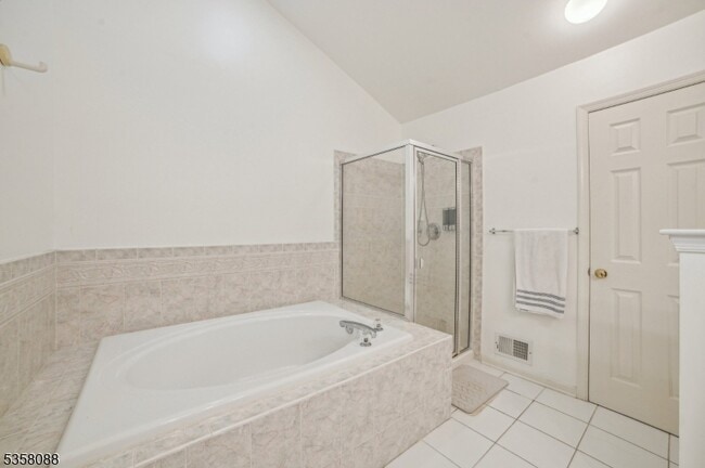 Building Photo - 46 Mayflower Dr