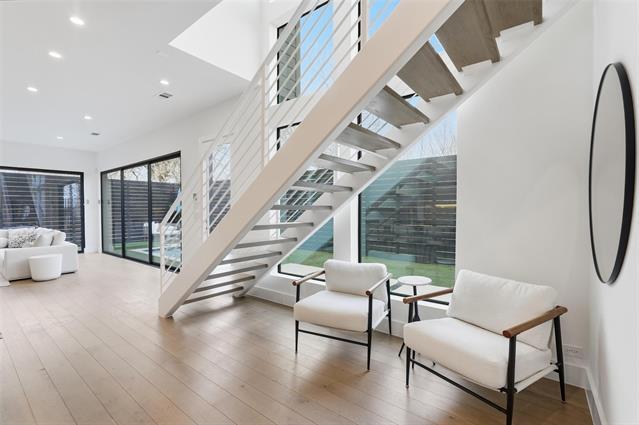 Building Photo - 3633 Thedford Ave