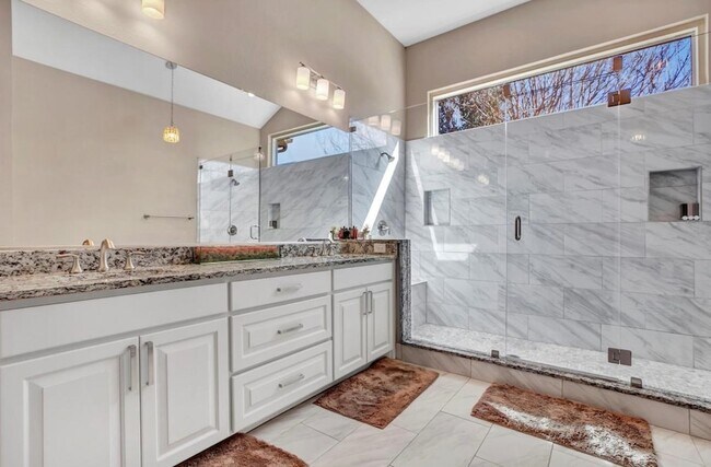 Building Photo - 5915 Smoke Glass Trail