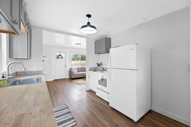 Building Photo - Dishman Area Home with Shop!