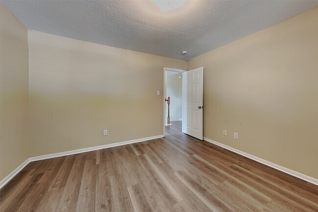 Building Photo - 6530 Portlick Dr