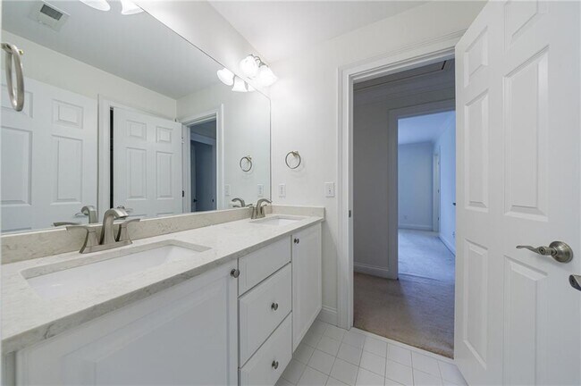 Building Photo - 125 River N Cir