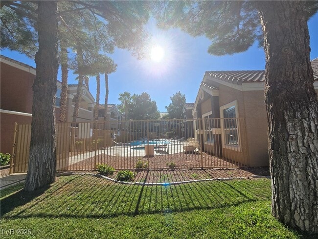 Building Photo - 8101 W Flamingo Rd