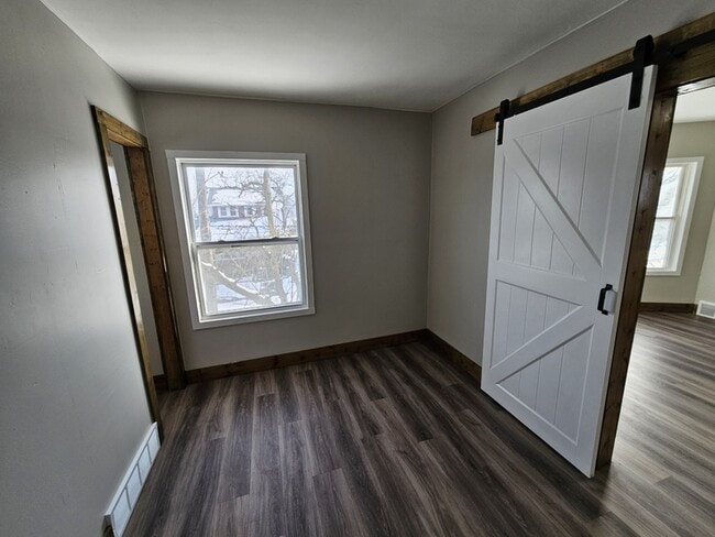 Building Photo - 3242 W 92nd St