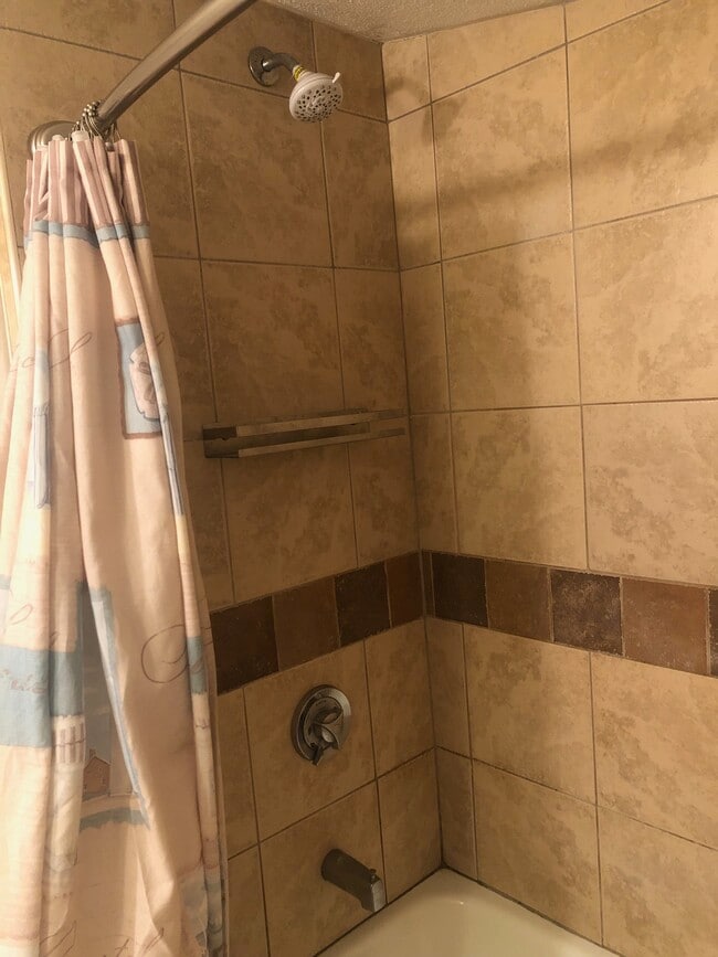 Building Photo - 11 W View Ln