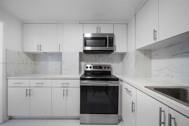 Building Photo - 3301 NE 5th Ave