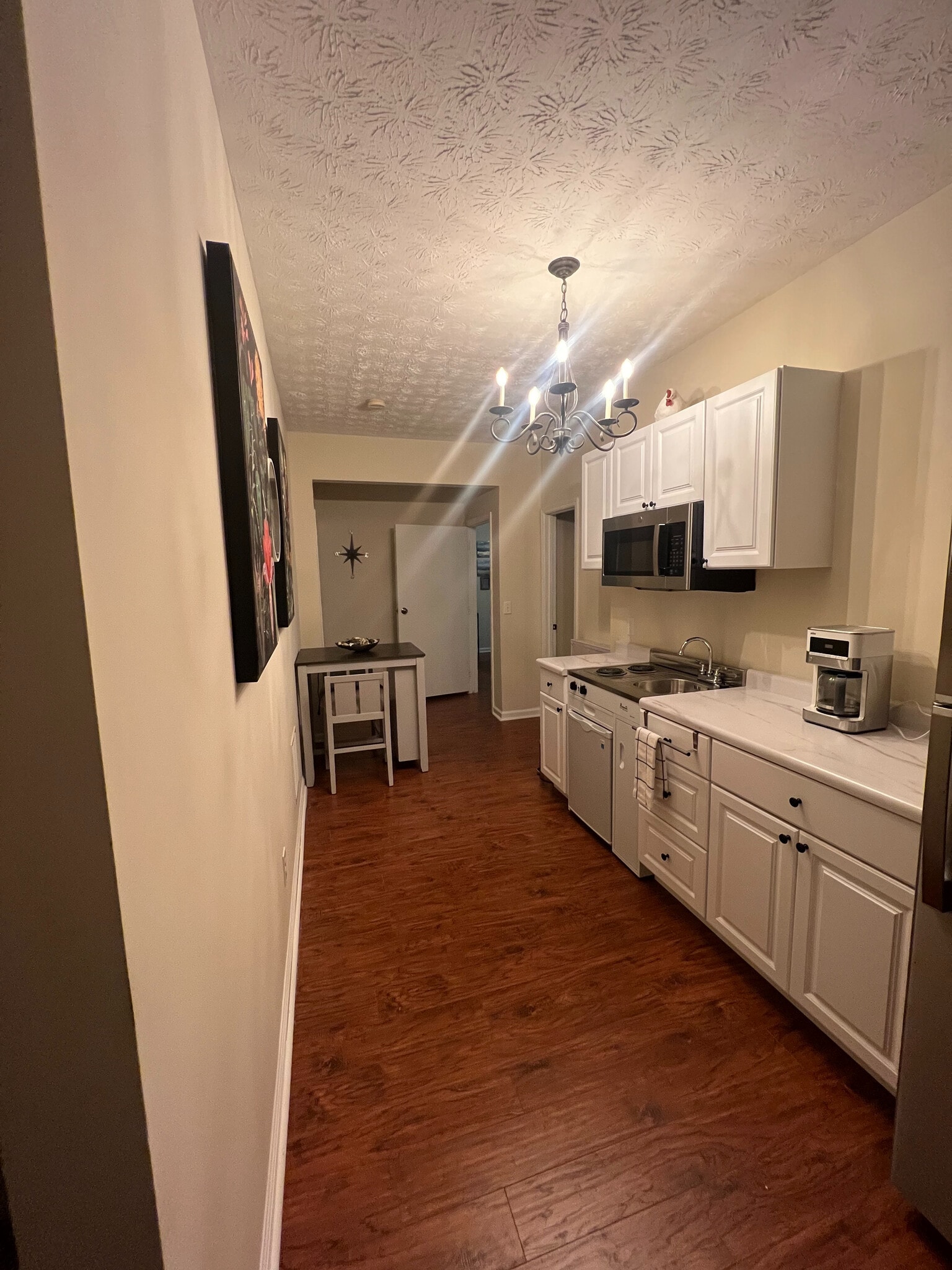 Building Photo - Room in Apartment on Hill Station Ct