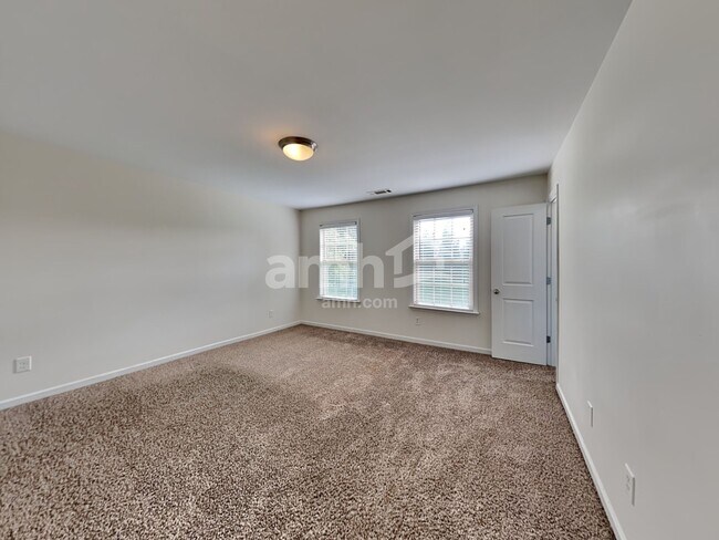 Building Photo - 781 Sonoma Dr SW