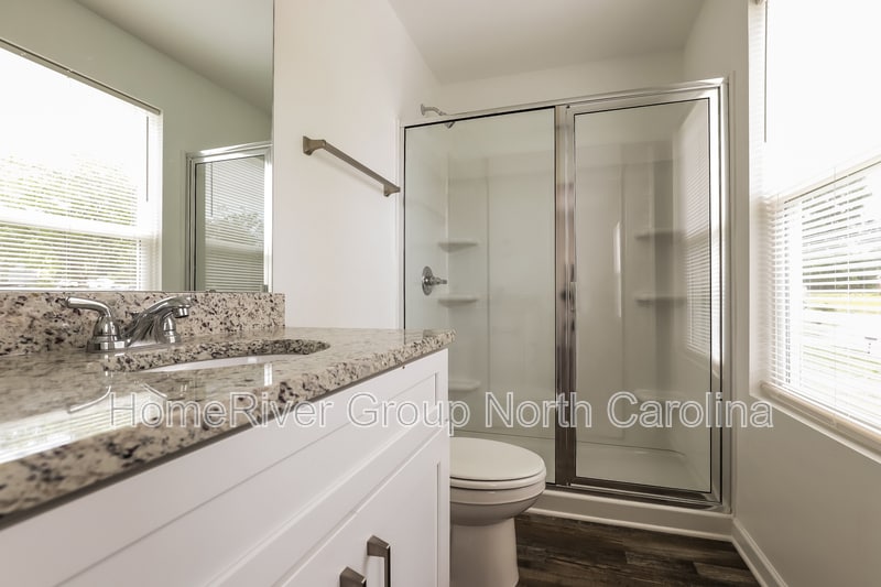 Building Photo - 828 Graylyn Dr
