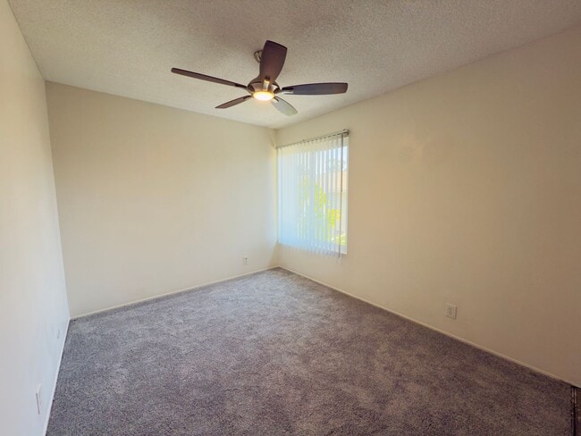 Building Photo - Charming 3-Bedroom Townhome Just Off the 5...