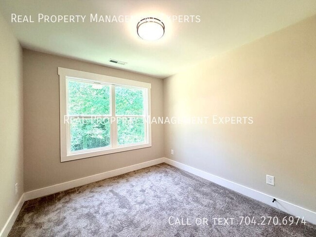 Building Photo - 412 N Scruggs St