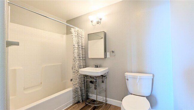 Building Photo - 580 W Main St