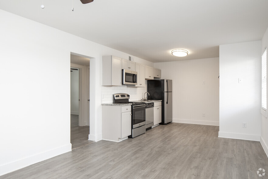 2 BR, 1 BA 800 SF (Renovated) - Piedmont Terrace