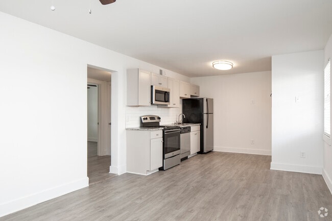 2 BR, 1 BA 800 SF (Renovated) - Piedmont Terrace