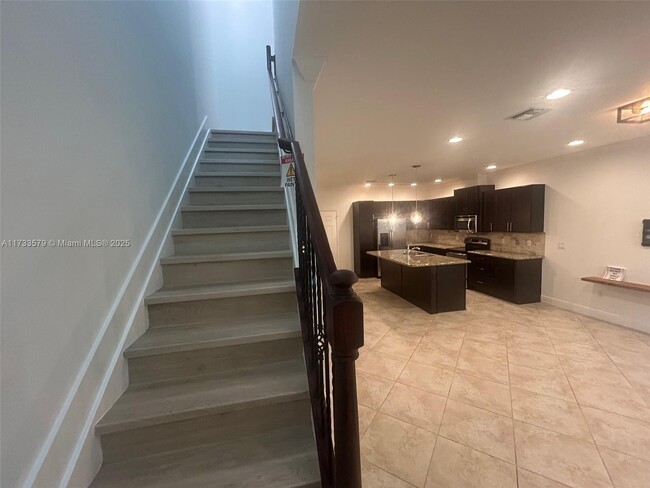 Building Photo - 8280 Cascada Isles Dr