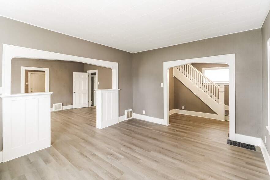 Building Photo - 831 S Walnut St