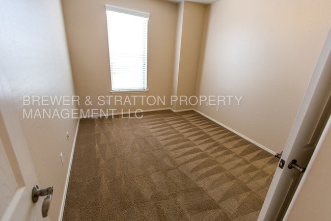 Building Photo - 6710 E University Dr