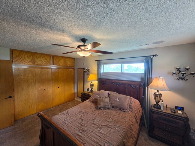 Building Photo - 5675 E Burris Ln