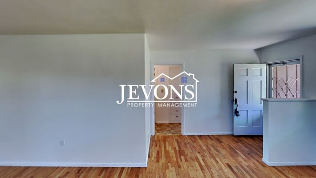 Building Photo - 4105 W Lincoln Ave