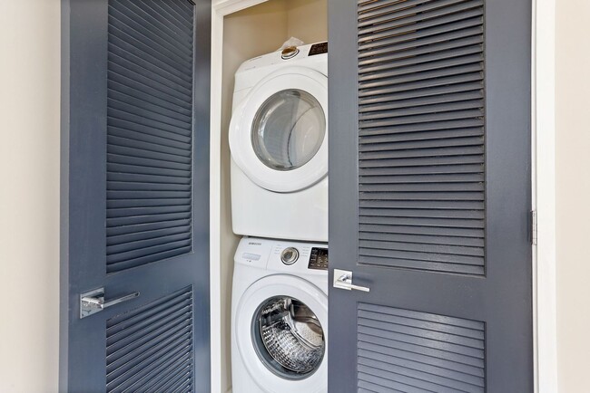 Building Photo - Available Now! Recent build! Professionally Managed// 2 bedroom 2 bathroom Luxury Condo// Petworth!