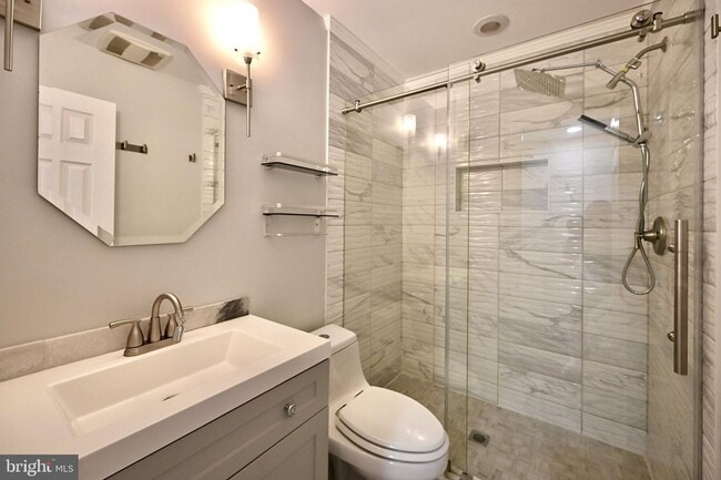 Building Photo - Discover an exquisite opportunity to lease a stunning end-of-row townhouse in the prestigious Bet...