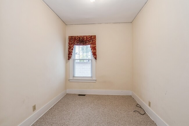 Building Photo - 102 Park Pl