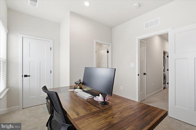 Building Photo - 7810 Yona Ct