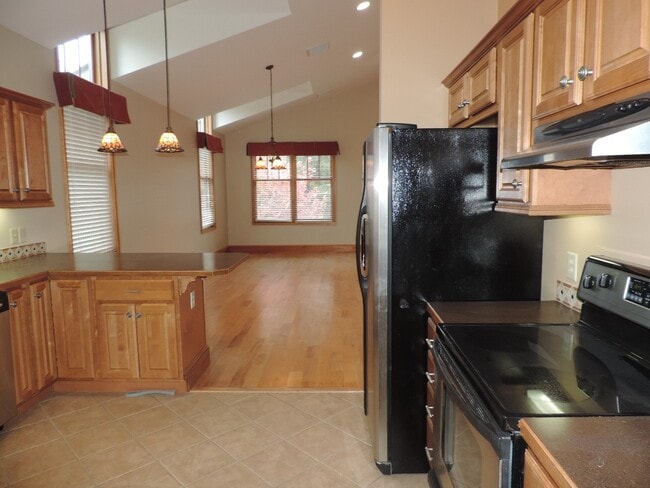 Building Photo - Luxurious 2bd Condo in Downtown Blowing Rock!
