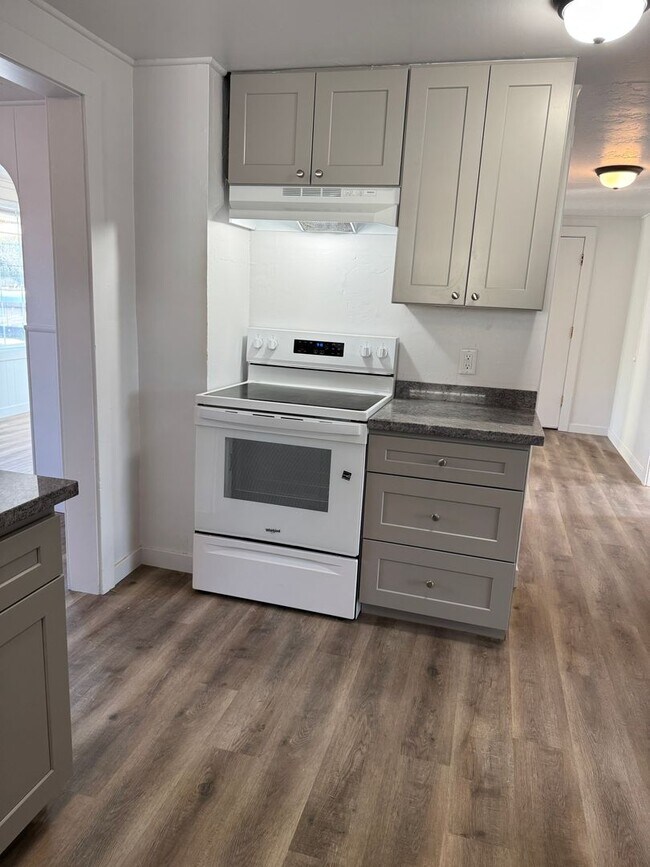 Building Photo - behe02