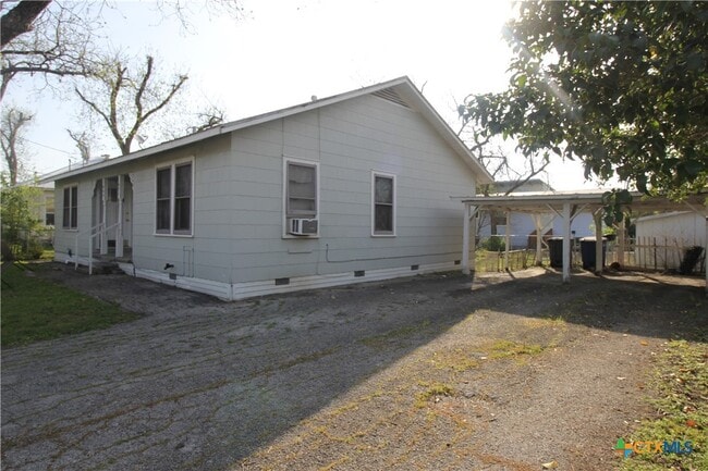 Building Photo - 669 Roosevelt St
