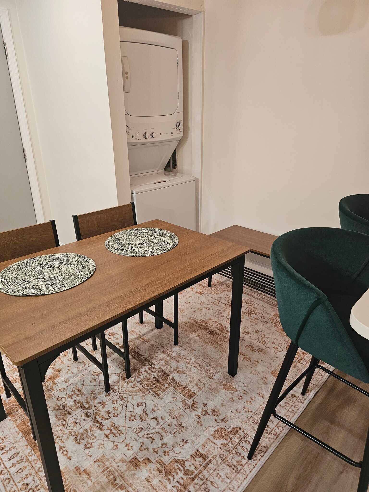 Building Photo - 4833 Zenith St