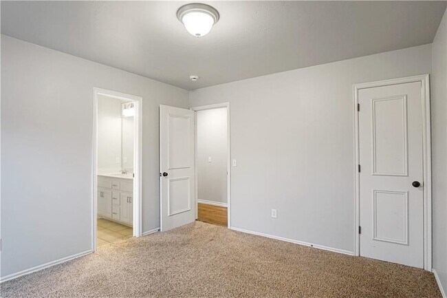 Building Photo - 9417 Forest Dale Dr