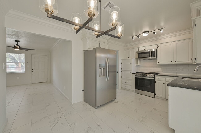 Building Photo - 3912 Parkwoods Ln