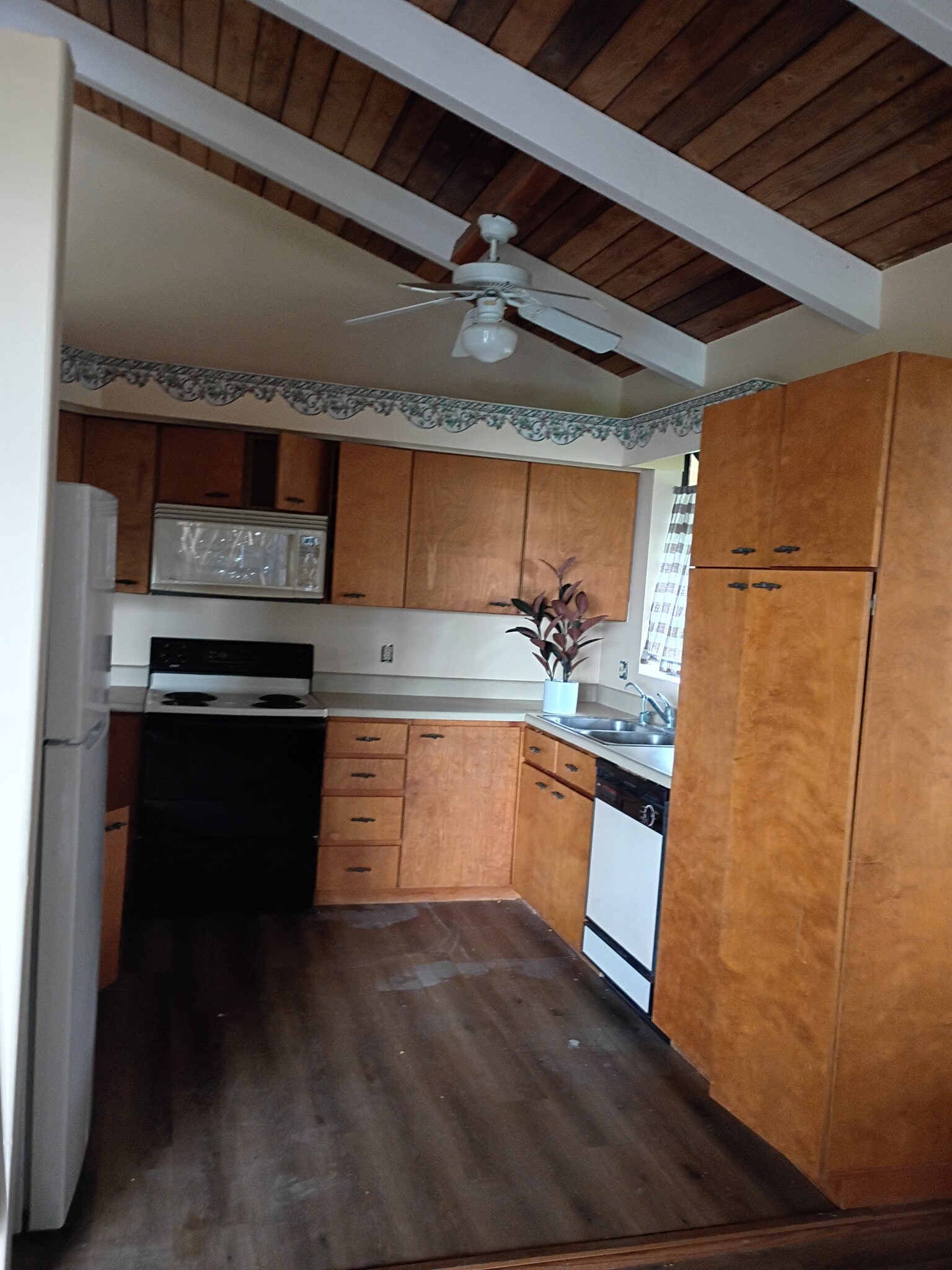 Kitchen - 77-6474 Kilohana St